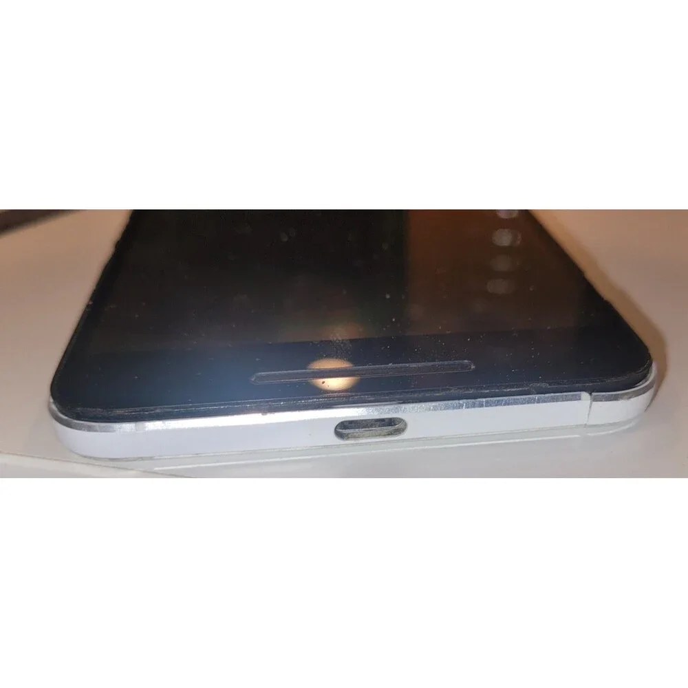 Google Nexus 6P 64 GB Frost (Unlocked), it RUNs perfectly fine AS IS USED 5/10